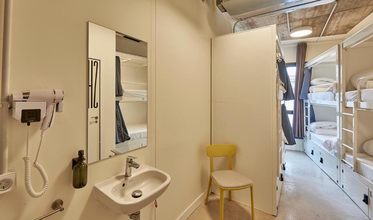 Hostelfly Madrid Luaran gambar
